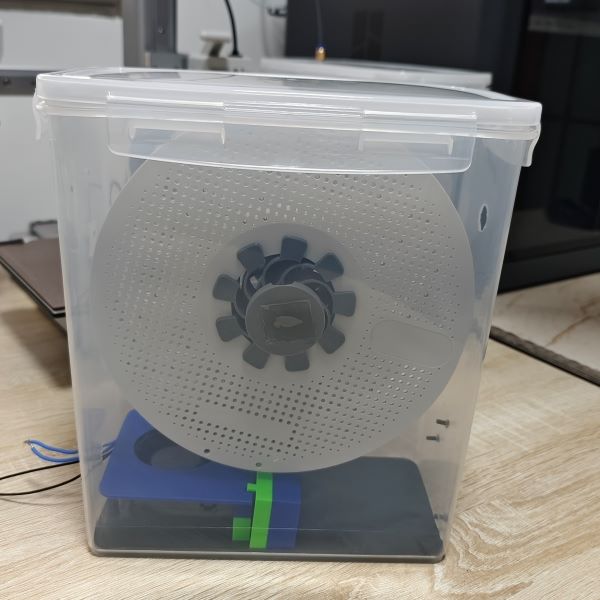 Floating the Filament Spool: A New Space-Saving Attempt
